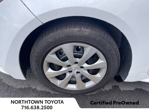 Used 2022 Toyota Corolla LE image 12