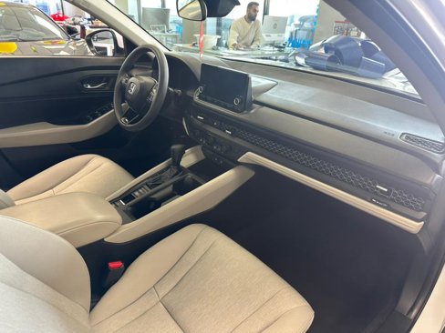 Used 2023 Honda Accord EX image 31