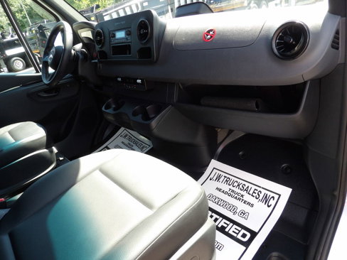 Used 2025 Mercedes-Benz Sprinter 2500 image 31