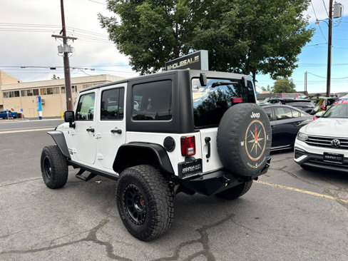 Used 2018 Jeep Wrangler Unlimited Rubicon w/ Connectivity Group image 3
