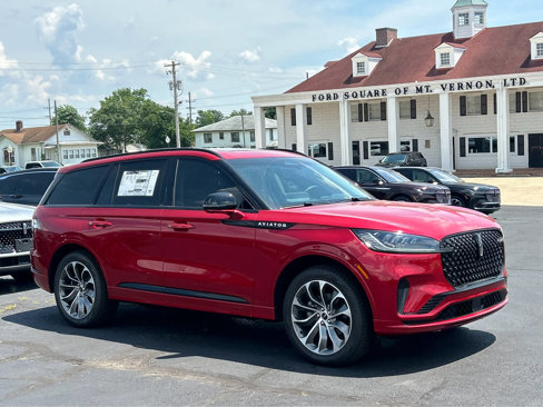 New 2025 Lincoln Aviator AWD w/ Jet Appearance Package image 4