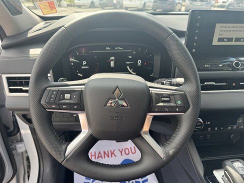 New 2025 Mitsubishi Outlander SE image 18