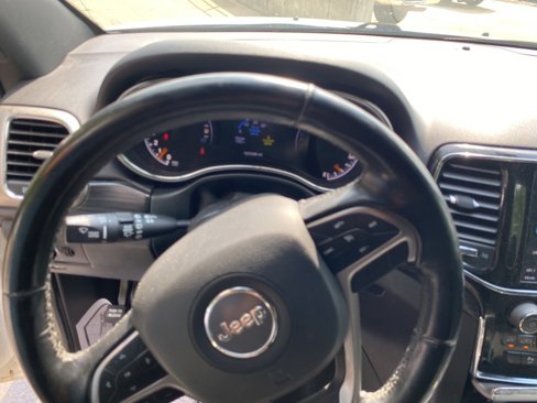 Used 2020 Jeep Grand Cherokee Laredo image 9