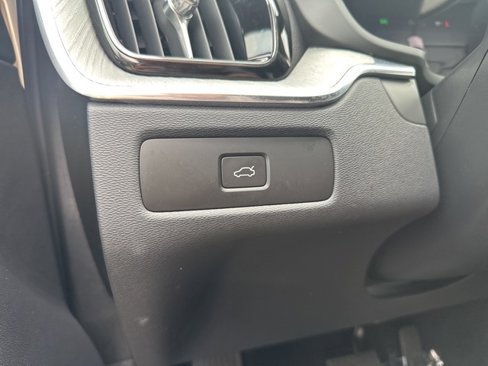 Certified 2025 Volvo XC60 B5 Plus image 30