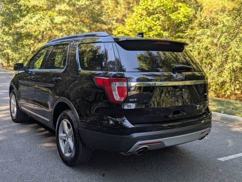 Used 2017 Ford Explorer XLT w/ Equipment Group 202A image 6