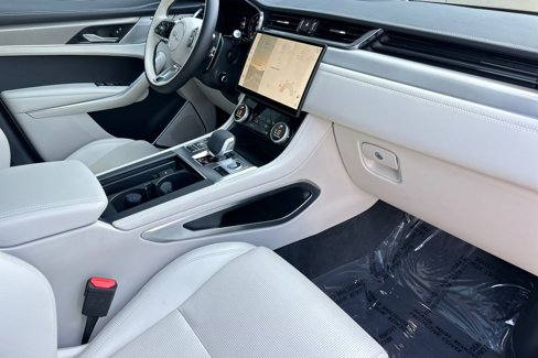 Used 2025 Jaguar F-PACE R-Dynamic S image 17