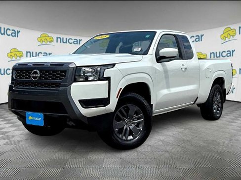 Certified 2025 Nissan Frontier SV image 3