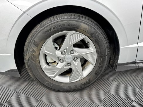 Certified 2025 Hyundai Sonata SE image 30