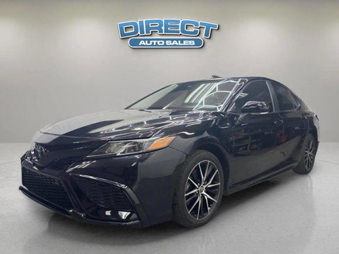 Used 2022 Toyota Camry SE image 3