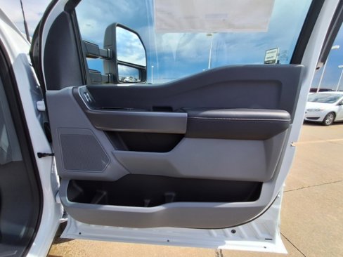 New 2025 Ford F550 4x4 Crew Cab image 16