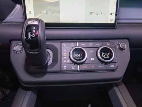 New 2025 Land Rover Defender 110 X-Dynamic SE image 27