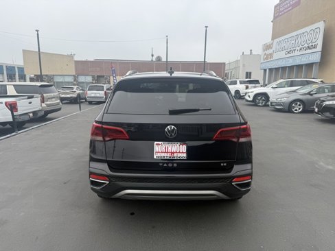 Used 2024 Volkswagen Taos SE image 4