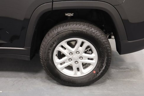 New 2025 Jeep Grand Cherokee Laredo image 24