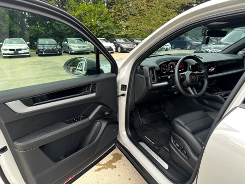 Used 2024 Porsche Cayenne image 9