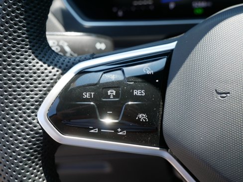 Certified 2024 Volkswagen Tiguan SE R-Line image 27