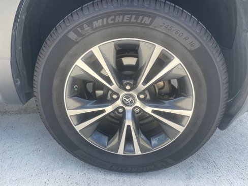 Used 2016 Toyota Highlander XLE image 26