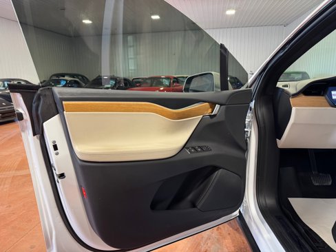 Used 2019 Tesla Model X Long Range image 16