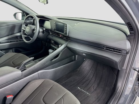 Certified 2025 Hyundai Elantra Sport image 28