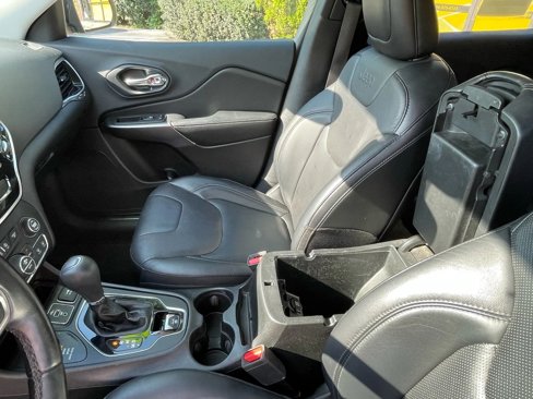 Used 2019 Jeep Cherokee Limited image 27