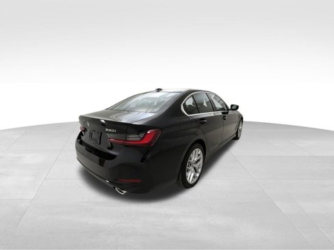 Used 2025 BMW 330i xDrive Sedan w/ Convenience Package image 9