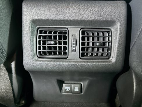 Used 2025 Toyota Camry SE image 28
