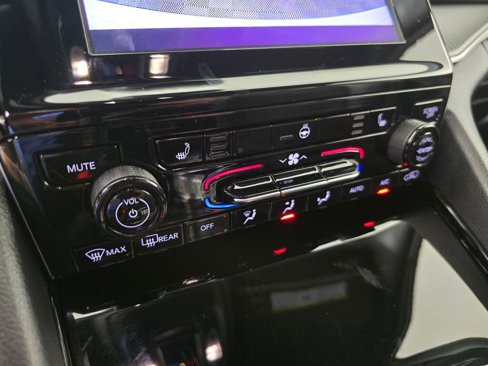 Used 2023 Jeep Grand Cherokee Altitude image 32