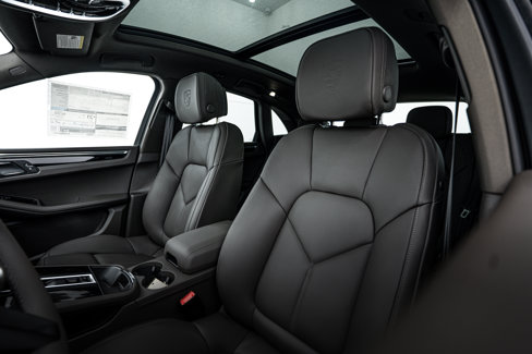 New 2026 Porsche Macan image 16