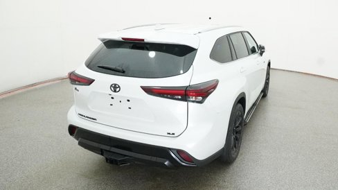 New 2025 Toyota Highlander XLE image 20