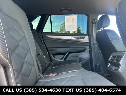 Used 2024 Volkswagen Atlas Cross Sport SE image 31