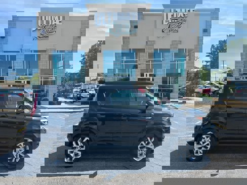 Used 2019 Kia Soul + image 1