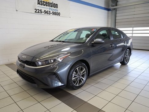 Used 2024 Kia Forte LXS image 2