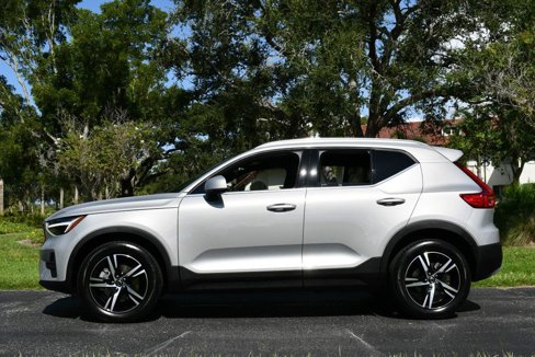 Used 2025 Volvo XC40 B5 Core image 24