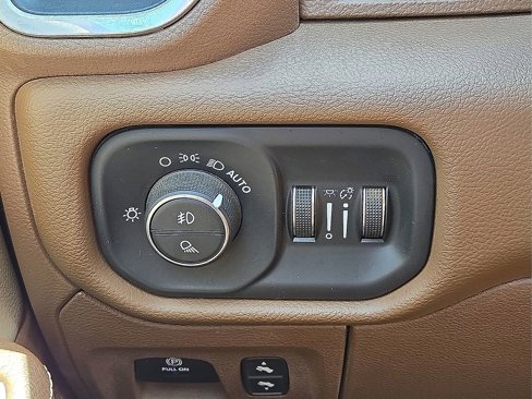 Used 2020 RAM 1500 Laramie image 31