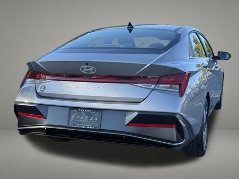 Used 2024 Hyundai Elantra SEL w/ Convenience Package image 5