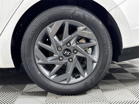 Used 2024 Hyundai Elantra SEL image 43