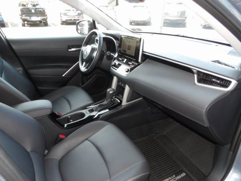 Used 2024 Toyota Corolla Cross XLE image 26