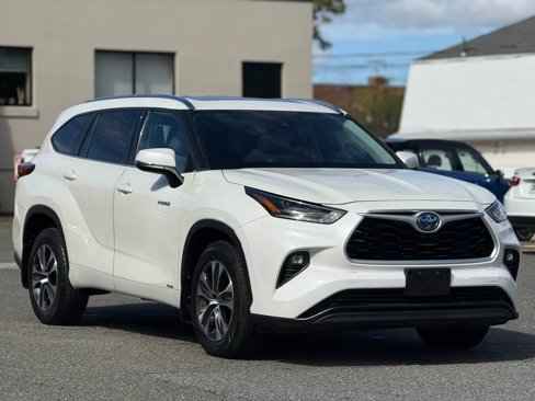 Used 2021 Toyota Highlander XLE image 2