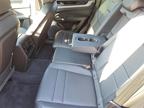 Used 2024 Porsche Cayenne image 25
