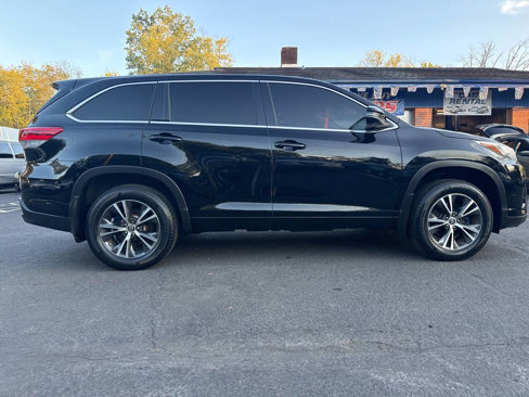 Used 2018 Toyota Highlander AWD V6 image 4