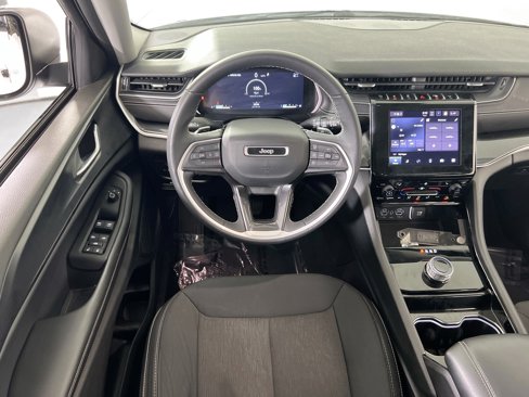 Used 2023 Jeep Grand Cherokee Laredo w/ Luxury Tech Group I image 20