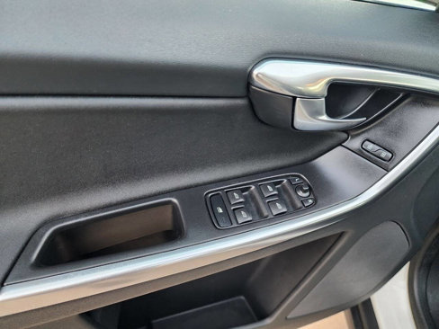 Used 2013 Volvo XC60 3.2 image 40