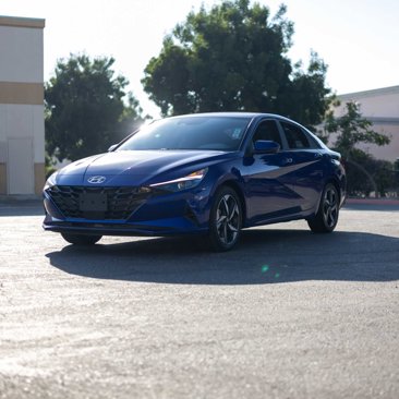 Used 2023 Hyundai Elantra SEL w/ Convenience Package image 3