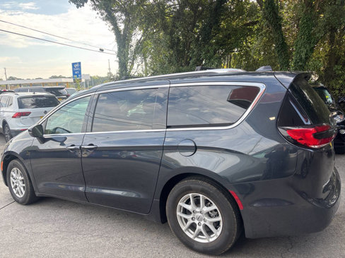 Used 2021 Chrysler Pacifica Touring-L image 7