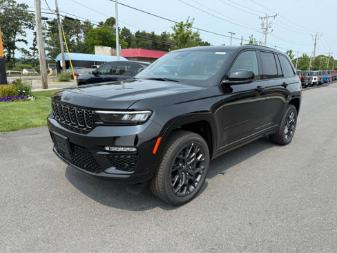 New 2025 Jeep Grand Cherokee Summit image 3