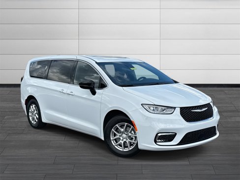 New 2026 Chrysler Pacifica Select image 2