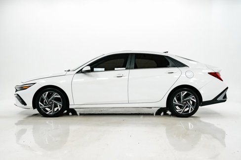Used 2025 Hyundai Elantra SEL image 26