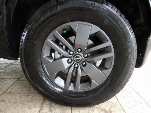 Certified 2025 Nissan Frontier SV image 9