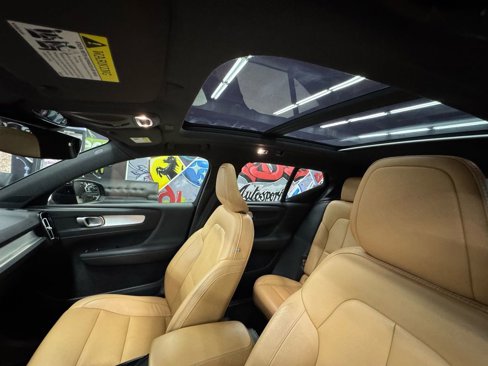 Used 2019 Volvo XC40 T5 Momentum image 33