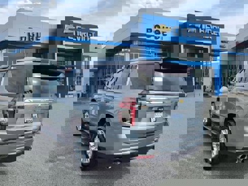 Used 2023 Chevrolet Tahoe Premier image 3