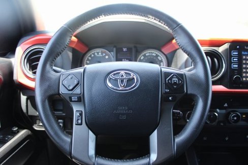 Used 2017 Toyota Tacoma TRD Off-Road image 15